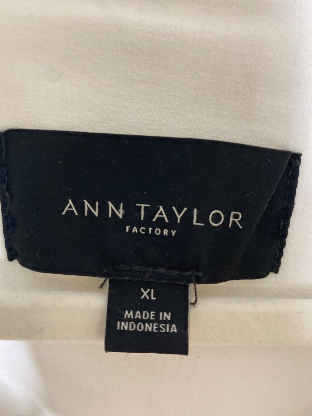 Ann Taylor Womens XL White Denim Jacket Stretch Button Front Trucker Coat - Picture 3 of 7
